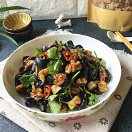 菌类料理木耳凉拌核桃仁