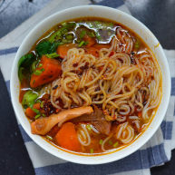 沙茶酱炖牛肉牛肉米粉两吃才更美