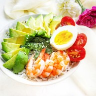 清爽无负担的鲜虾牛油果藜麦饭