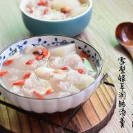 秋季养生润燥的雪梨银耳润肺羹