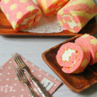 小小蛋糕卷派对里的宠儿