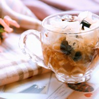 冰糖银耳红枣黑枣羹