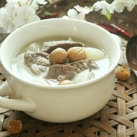 清甜润肺的雪梨无花果猪肺汤