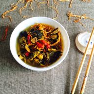 菌类料理虫草花炖乌鸡