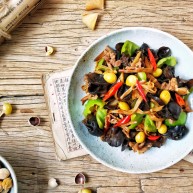 有助于抵抗雾霾的木耳黄花菜炒肉