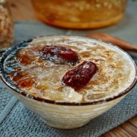 桃胶雪燕银耳羹