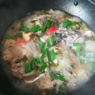 一学就会的酸爽可口驱寒暖胃的酸菜鱼头汤