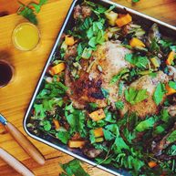 杂菜香草烤鸡腿肉