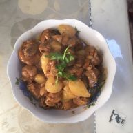 鸡腿炖土豆