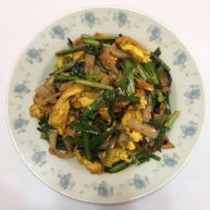 鸡蛋韭菜炒河粉
