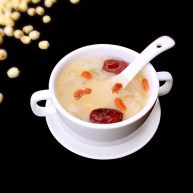 秋季润肺养颜来一碗红枣银耳羹