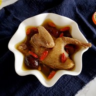 红枣枸杞乳鸽汤