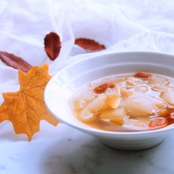 冰糖雪梨百合枸杞汤