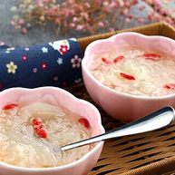 银耳雪梨枸杞羹