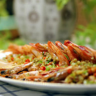 翘尾巴的金银蒜蓉开背虾