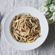 蟹味菇春笋肉酱意面