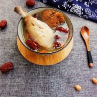 秋风渐凉来一碗猴头菇鸡汤养胃吧