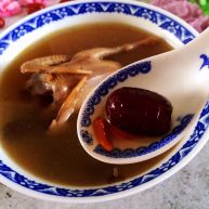 红枣枸杞乳鸽汤
