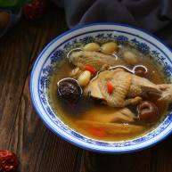 黄芪红枣土鸡汤