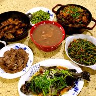 年夜饭龙虾粥黑椒牛仔骨藜蒿炒腊肉盐水口条笋干烧老鸭