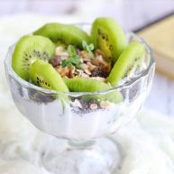 奇亚籽水果燕麦杯