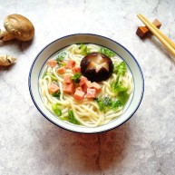 冬日暖心菜香菇鸡汤面