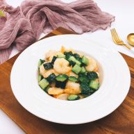 绿色美食黄瓜炒虾仁