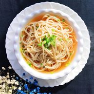 一碗面条清汤寡水阳春面