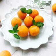 一起吃枇杷巧剥枇杷