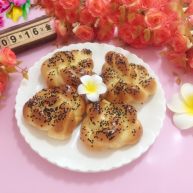 牛奶黑芝麻小餐包