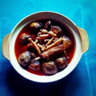 菌类料理菌香啤酒鸭