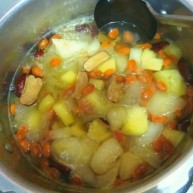 银耳菠萝枸杞糖水