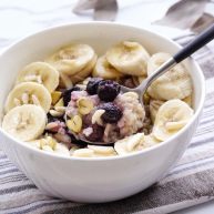 五分钟能量燕麦粥一碗端