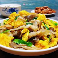 冬日暖心菜平菇炒鸡蛋